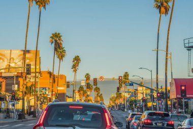 Los Angeles, California - 27 Ekim 2016: Trafik sıkışıklığı Sunset Bulvarı'ndaki
