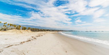 Santa Barbara, Kaliforniya'da altın kıyı