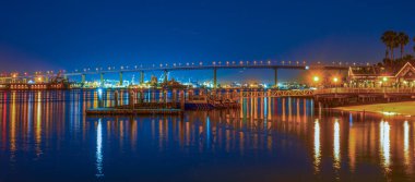 Coronado Köprüsü gece, California
