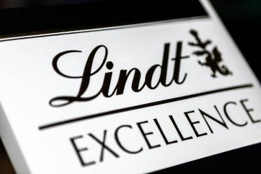 Alghero, ITA - 27 Şubat 2016: Lindt Excellence çikolata tablet paketinin Macro görünümü