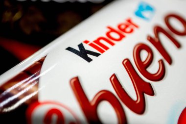 Alghero, ITA - 27 Şubat 2016: Kinder Bueno çikolata paketi Macro view