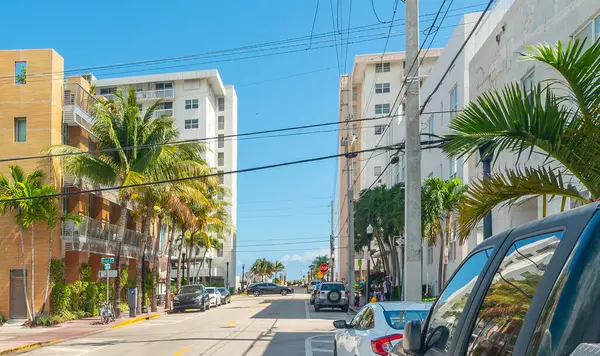 Dünyaca ünlü Miami plajında güneş parlıyor. Florida, ABD