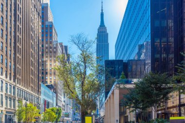 Manhattan 'ın göbeğinde sabah güneşinin altında. New York City, ABD