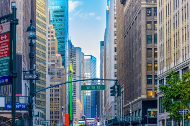 Güneşli bir günde Manhattan 'da gökdelenler. New York City, ABD