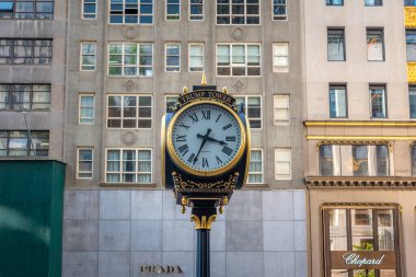 New York, ABD - 06 Ekim 2024: 5. cadde Manhattan 'daki Trump Tower saati