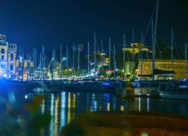 Gece limandan Alghero rıhtımında görülmüş. Sardunya, İtalya