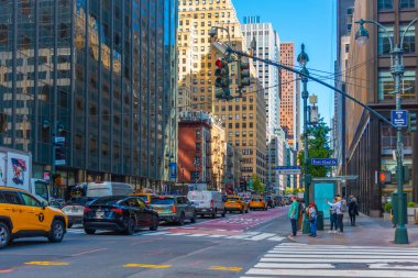 New York, ABD - 08 Ekim 2024: Manhattan şehir merkezinde güneşli bir sabah