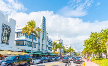 Miami Plajı, ABD - 26 Şubat 2019: Güney Sahili Okyanus Yolu üzerindeki bulutlu gökyüzü
