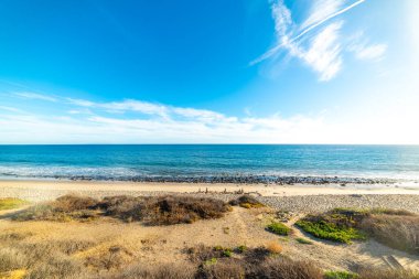 Gün batımında Malibu 'da kumsal kıyısı. Kaliforniya, ABD