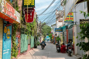 Nha Trang, Vietnam - 3 Kasım 2022: Eski kasaba restoranı cafe caddesi
