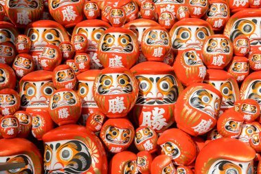 Japonya, Osaka, Minoh 'taki Katsuo-ji tapınağında Daruma bebeği.