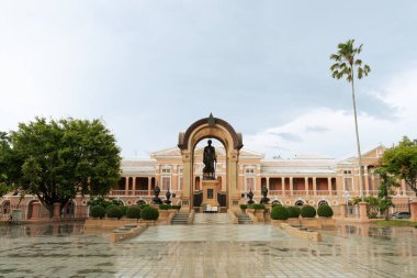 Bangkok, Tayland - 30 Haziran 2023: Saranrom Sarayı ve Kral IV.