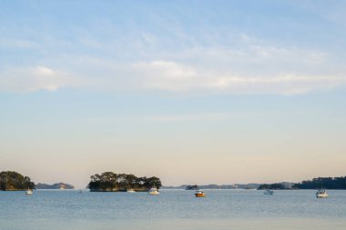 Japonya Miyagi 'de Matsushima körfezi gün batımı manzarası