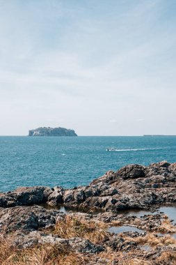 Kore Jeju adasında Seogwipo Saeseom deniz manzarası