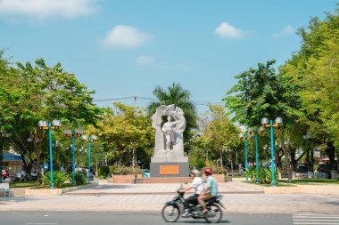 Nha Trang, Vietnam - 2 Kasım 2022: Nha Trang İstasyonu yakınlarındaki Vo Van Ky Park anıtı