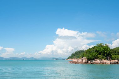 Lamma Adası ve Hong Kong 'daki zümrüt deniz.