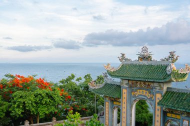Da Nang, Vietnam 'da denizi olan Chua Linh Ung tapınağı