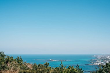Jeju Adası, Kore 'deki Seoubong tepesinden deniz burnu.