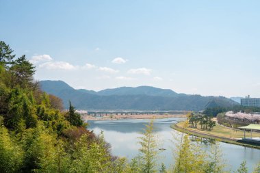 Miryang Nehir Parkı 'nın baharda Miryang, Kore' deki manzarası
