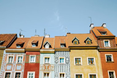 Poznan Polonya 'da Stary Rynek Eski Pazar Meydanı renkli evler