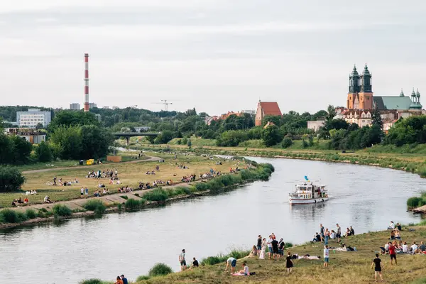 Poznan Pologne Juin 2019 Vue Parc Rivière Warta Foule Photo De Stock