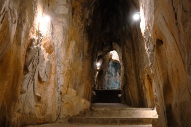 Da Nang, Vietnam 'daki Mermer Dağlar Phu Mağarası