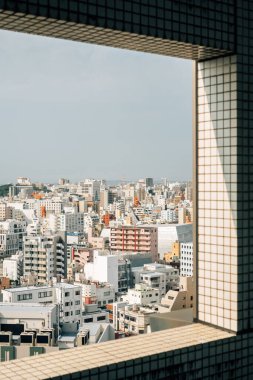 Okinawa, Japonya - 15 Nisan 2024: Naha şehir manzarası