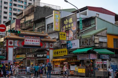 Taipei, Tayvan - 12 Ekim 2023: Raohe Caddesi Gece Pazarı