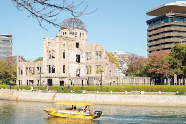 Japonya Hiroşima 'daki Barış Anıtı Atom Bombası Kubbesi ve Motoyasu Nehri