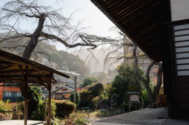 Kobe, Japonya - 8 Aralık 2023: Arima Onsen Kaplıca Köyü ve Eski Tapınak