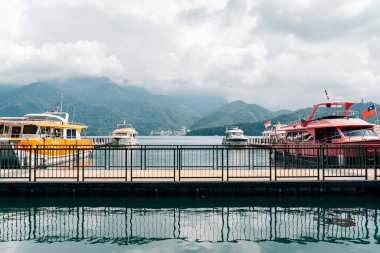 Nantou İlçesi, Tayvan - 9 Ekim 2024: Sun Moon Gölü Shuishe İskelesi