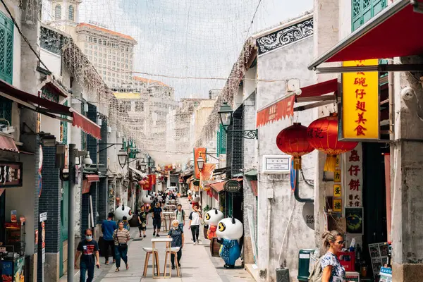 Macau - 20 Eylül 2024: Rua Da Felicidade Eski Dükkan Caddesi