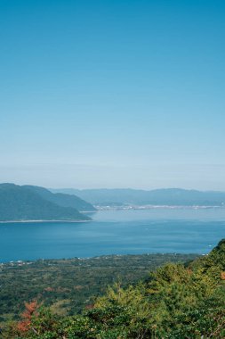 Japonya, Kagoshima 'daki Sakurajima volkanı ve deniz manzarası