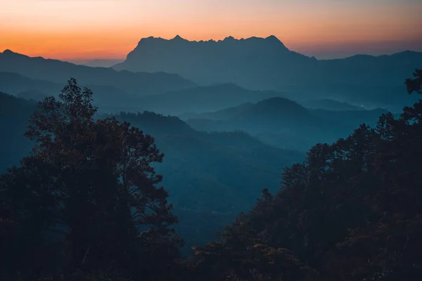 Dağ Manzarası Sabahın Erken Saatleri — Stok fotoğraf