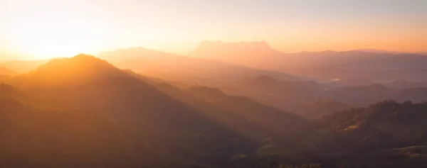 Berglandschaft Und Frühes Morgenlicht — Stockfoto