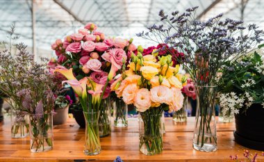 Serada bahar çiçekleri, çiçek pazarı