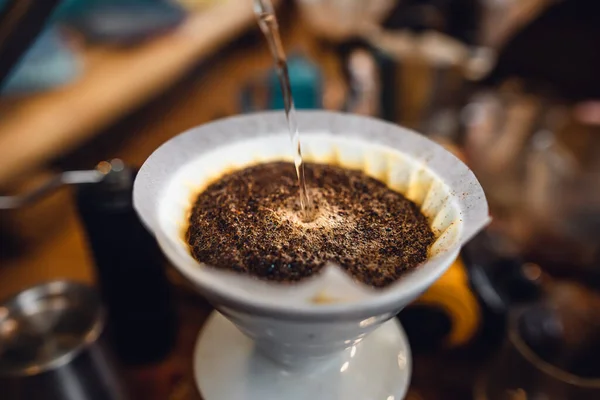 Closeup Hands Barista Make Coffee Drip Coffee — Fotografia de Stock