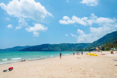 Plaj ve açık deniz tropikal adada