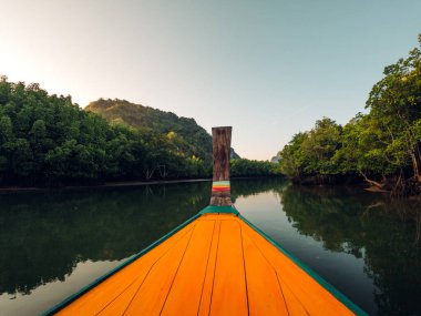 Phang Nga adalarına ve körfezlerine uzun kuyruklu tekne seyahatleri