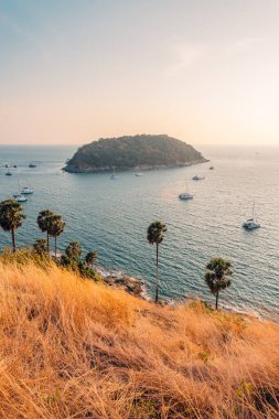 Phuket Adası 'ndaki deniz manzarası.