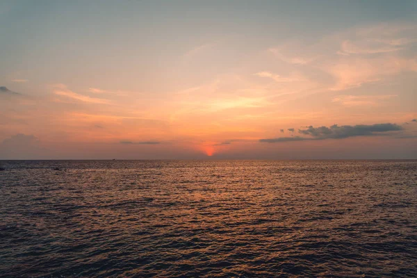Закат Море Kohtao Таиланд Женщина Наблюдает Закат Солнца — стоковое фото