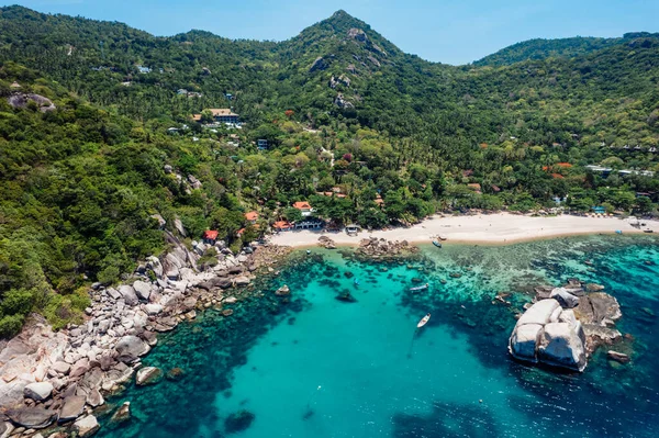 Sahil, körfez ve kayalar Koh Tao, Tayland