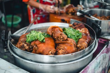 Tayland 'daki markette sokak yemekleri