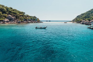 Koh Tao 'da körfez ve tekne gezileri, adadan deniz manzarası.
