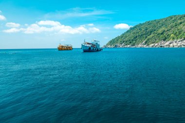 Koh Tao 'da körfez ve tekne gezileri, adadan deniz manzarası.