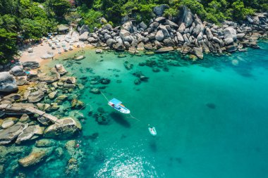 Koh Tao 'da körfez ve tekne gezileri, adadan deniz manzarası.