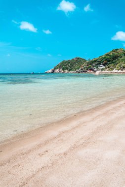 Tropikal adada beyaz plaj, plajlar ve dinlenecek yerler