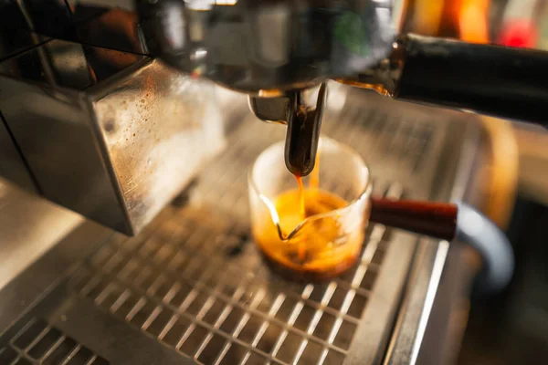 Ιταλική Καφετιέρα Expresso Που Φτιάχνει Καφέ — Φωτογραφία Αρχείου