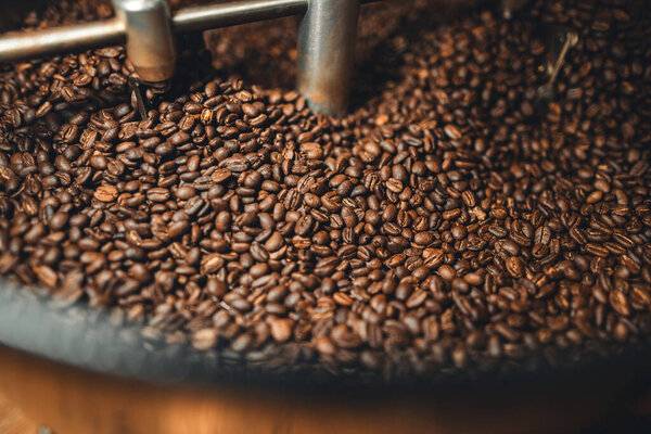 Кофейные зерна жареные из машины, качество кофейных зерен