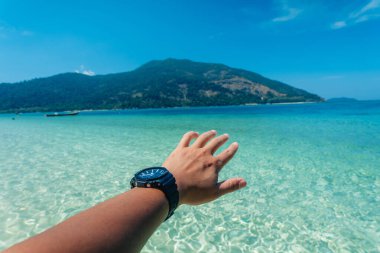 Güzel plajlar ve Koh Lipe 'deki berrak mavi sular.